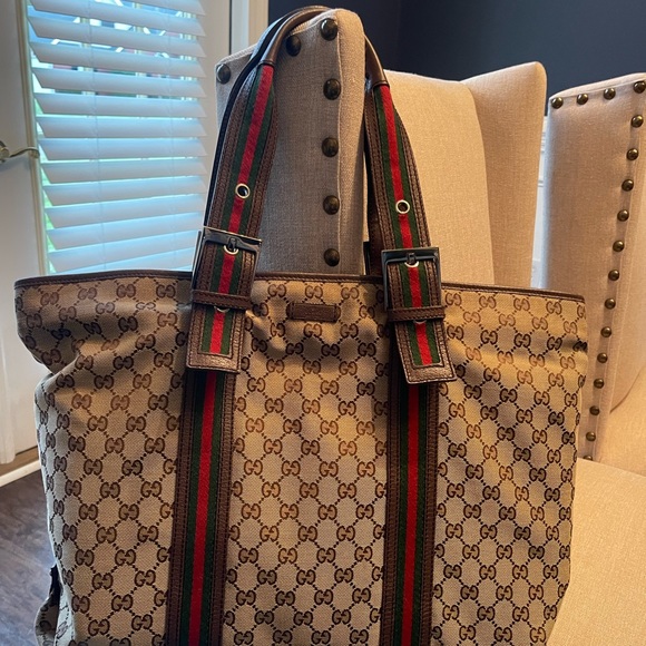 Vintage Pre-owned Authentic Gucci purse with red organizer Insert. - Picture 7 of 8
